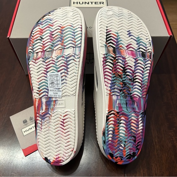 HUNTER • NEW IN BOX Unisex In and Out Bloom Algae Marble Foam Clogs - Picture 3 of 10